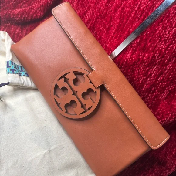 Authenthic Tory Burch Miller clutch in excellent condition!! - Picture 8 of 10